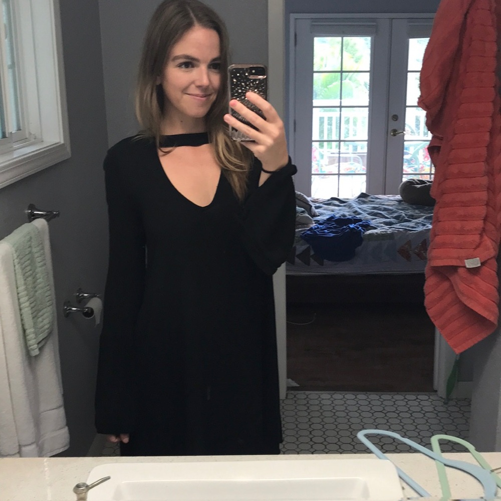 Wardrobe needs changed - Picture 2 of 2